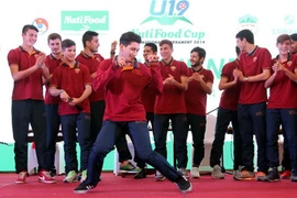 Cầu thủ trên sân khấu