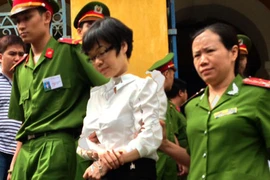 Huyền Như đưa chị vào... tù tội