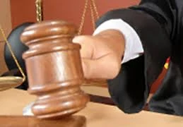Mời người quá cố đến tòa!