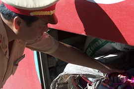 Bắt ma túy giấu trong hộp đĩa VCD trên xe khách