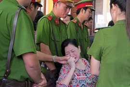 Hoãn xử vụ giám đốc BV Tâm thần Tiền Giang tham ô