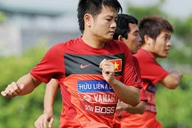 Văn Quyến ra sân tập, Danh Ngọc, Văn Thắng về quê