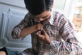 Đòi bàn tay giả như thật: Được không?