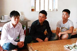 Vào tù vì... hai chiếc mũ vải