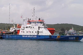 Tàu Việt Nam tiếp cận giàn khoan Trung Quốc