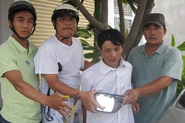 “Hiệp sĩ” vây bắt kẻ trộm kính xe hơi có năm tiền án