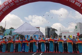 Tiết kiệm để xây thêm nhiều cầu, đường