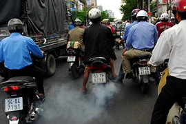 Kiểm định khói xe máy: Đủ cái khó!