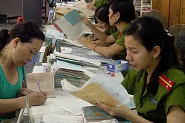 Nhập hộ khẩu: Diện tích ở 8-16 m2/người 