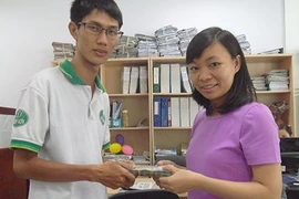 Công ty Duy Lợi hỗ trợ gia đình A Sáng 100 triệu đồng