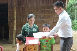 Home Credit và Bảo Minh trao tiền bảo hiểm tai nạn tín dụng