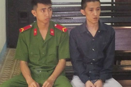 Đi tù vì làm “chuyện vợ chồng” với bạn gái nhí