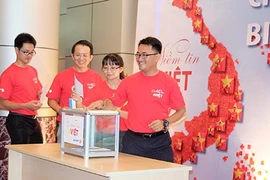 Quyên góp vì biển, đảo quê hương