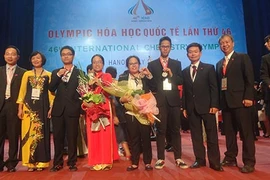Việt Nam giành hai huy chương vàng Olympic hóa học quốc tế