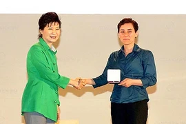 Người phụ nữ đầu tiên nhận giải toán học Fields