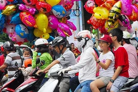 Khu vui chơi quá tải dịp Quốc khánh