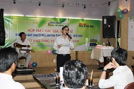 Công chức lập câu lạc bộ vọng cổ