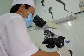 Người nhiễm HIV có cơ hội làm cha