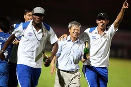 Công Vinh về B. Bình Dương: Qua mặt HLV!