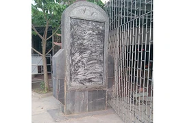 Nhà hàng ‘nuốt’ bia di tích 