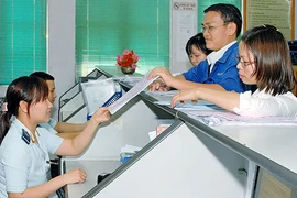 DN than phiền thủ tục hải quan tùy tiện