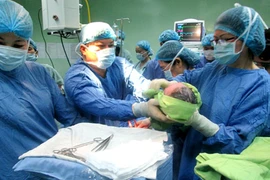 Đà Nẵng: Ba bé đầu tiên ra đời bằng thụ tinh ống nghiệm