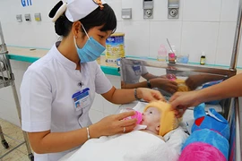 Vì hủ tục, gia đình bỏ rơi bé ba tháng tuổi