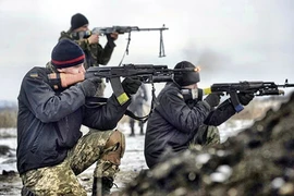 Quân ly khai Ukraine siết chặt vòng vây 