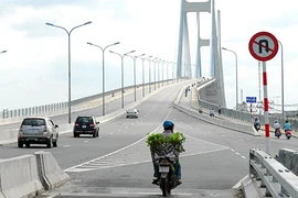 Ô tô được lưu thông hỗn hợp trên cầu Phú Mỹ