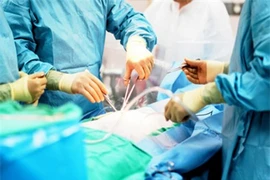 Cứu sống mẹ con sản phụ bị cây đâm thấu bụng