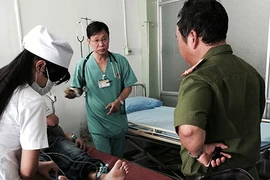 Bị dọa cắt điện, chủ biệt thự ngất xỉu 