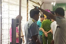 ‘Hoa nơi chiến trường’ sửa thô bạo ảnh lịch sử 