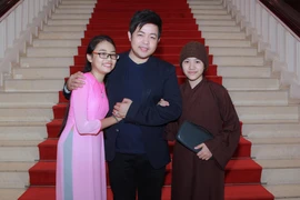 Quang Lê, Phi Nhung tranh cãi vì 'trang phục ni cô' của Huyền Trân