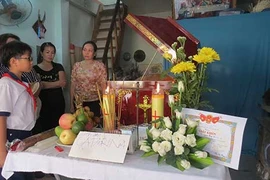 Buổi liên hoan buồn vì vắng lớp trưởng 