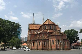 Công phu trùng tu nhà thờ Đức Bà 
