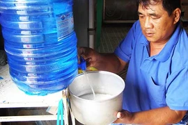 Sống với nguồn nước ô nhiễm, độc hại