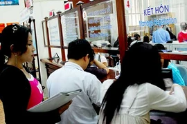 Bỏ phỏng vấn kết hôn có yếu tố nước ngoài?