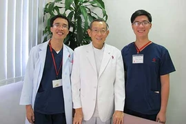 Chàng bác sĩ trẻ... đỡ đẻ