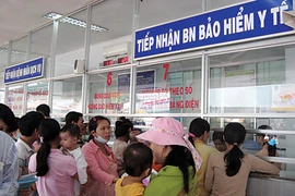 Dân ‘chê’ khám, chữa bệnh bằng BHYT còn chờ lâu 
