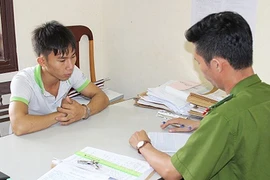 Bắt kẻ vào nhà trói người cướp vàng