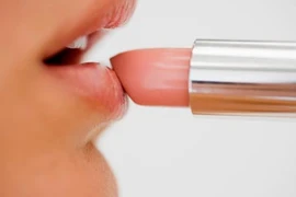 Kiểm tra đột xuất việc thu hồi mỹ phẩm có paraben
