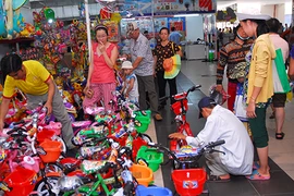 DN đi thuyền thúng ra biển lớn