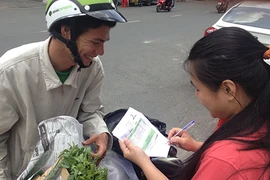 ‘Săn’ rau hữu cơ giá cao trên mạng