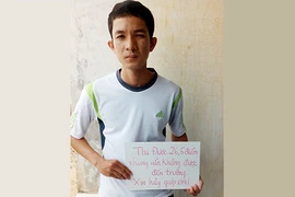 Ra đường trưng bảng xin được đi học