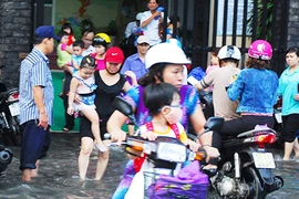 Đường vừa nâng cấp đã ngập 