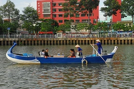 Du lịch trên kênh Nhiêu Lộc - Thị Nghè có gì lạ?