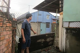Trần ai khi bị hàng xóm chặn lối đi