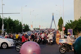 ‘Làm luật’ sẽ phá hình ảnh đẹp của CSGT 