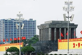 Hà Nội họp khẩn về tòa cao ốc gần Lăng Bác
