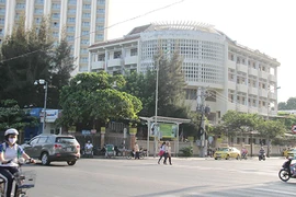 Ngâm dự án vẫn được tiếp tục giao đất ‘vàng’